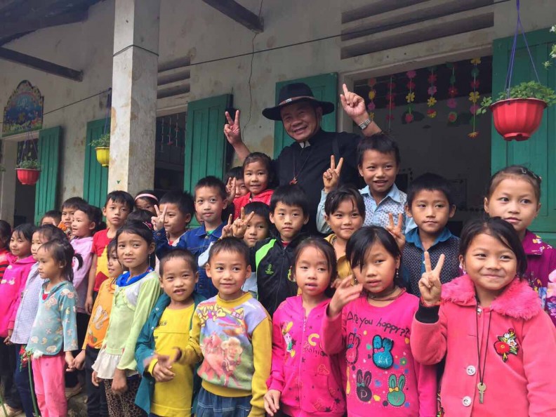 ĐẸP THAY NHỮNG BƯỚC CHÂN NGƯỜI SỨ GIẢ