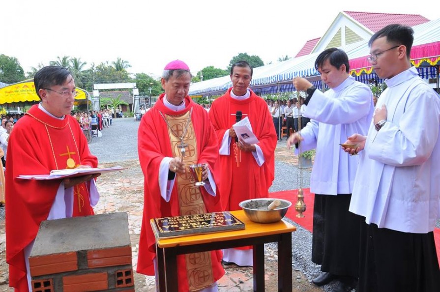 THÁNH LỄ ĐẶT VIÊN ĐÁ ĐẦU TIÊN XÂY DỰNG NHÀ THỜ BẾN VÔNG