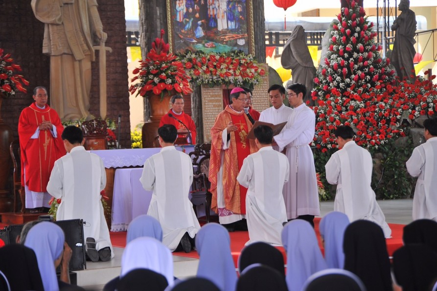 THÁNH LỄ BẾ MẠC NĂM THÁNH CÁC THÁNH TỬ ĐẠO VÀ PHONG CHỨC PHÓ TẾ