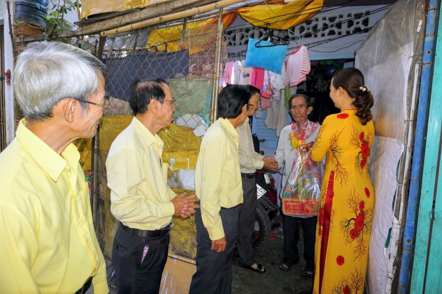 Ban điều hành Thánh Martin chia sẻ quà Xuân yêu thương