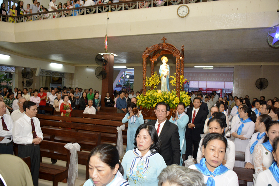 GIÁO XỨ HÒA HƯNG : MỪNG BỔN MẠNG