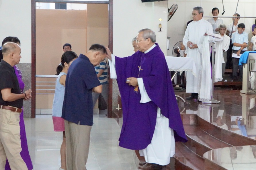 THỨ TƯ LỄ TRO, KHỞI ĐẦU MÙA CHAY