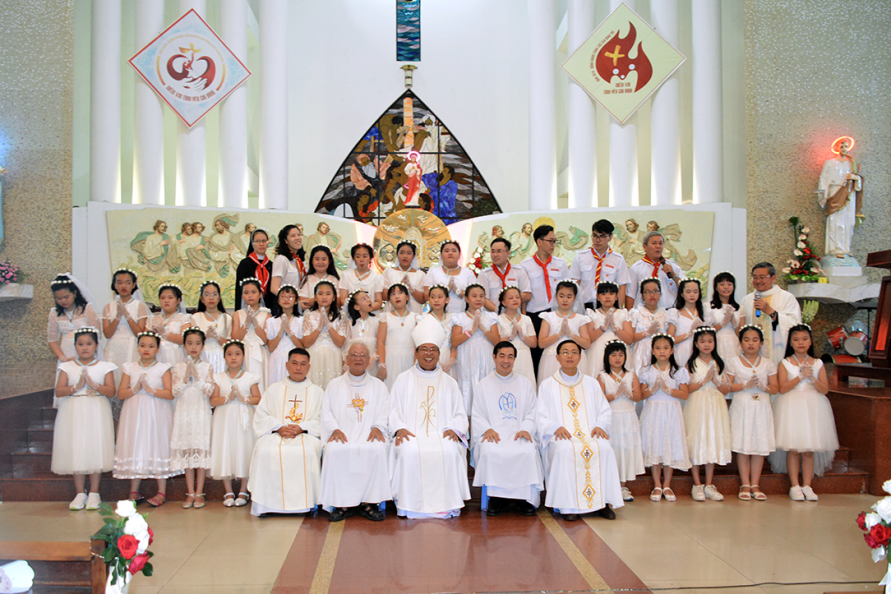 GX Tân Phước – Lãnh nhận Bí tích Thêm Sức và Rước lề Lần đầu