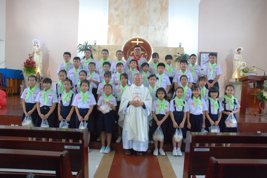 [AUDIO THÁNH LỄ] CHÚA NHẬT MÌNH MÁU THÁNH CHÚA KITÔ VÀ MỪNG CHO 33 EM THIẾU NHI LÃNH NHẬN MÌNH MÁU THÁNH CHÚA LẦN ĐẦU NĂM C THÁNH LỄ THIẾU NHI