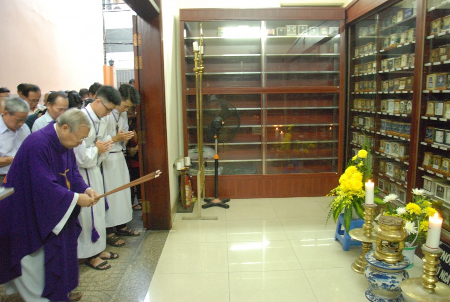 Thánh lễ Cầu Nguyện Cho Các Đẳng Linh Hồn