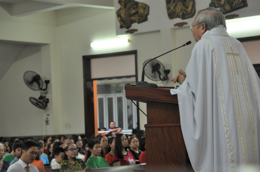 THÁNH LỄ : DÂNG CHÚA GIÊSU VÀO ĐỀN THÁNH