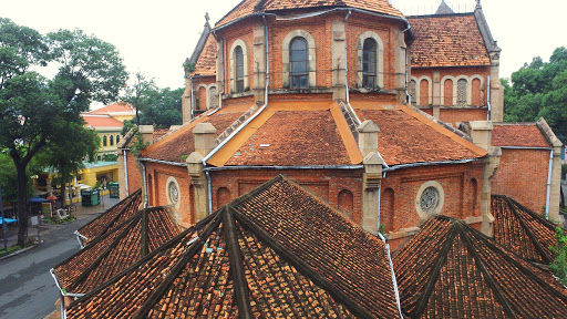 ĐTGM Giuse Nguyễn Năng thăm công trình trùng tu Nhà thờ Đức Bà Sài Gòn