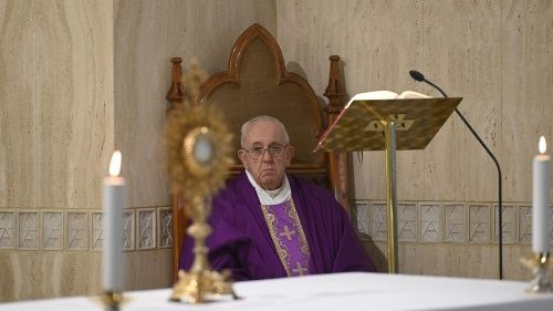 ĐTC Phanxicô cầu nguyện cho các nhân viên y tế qua đời vì virus corona