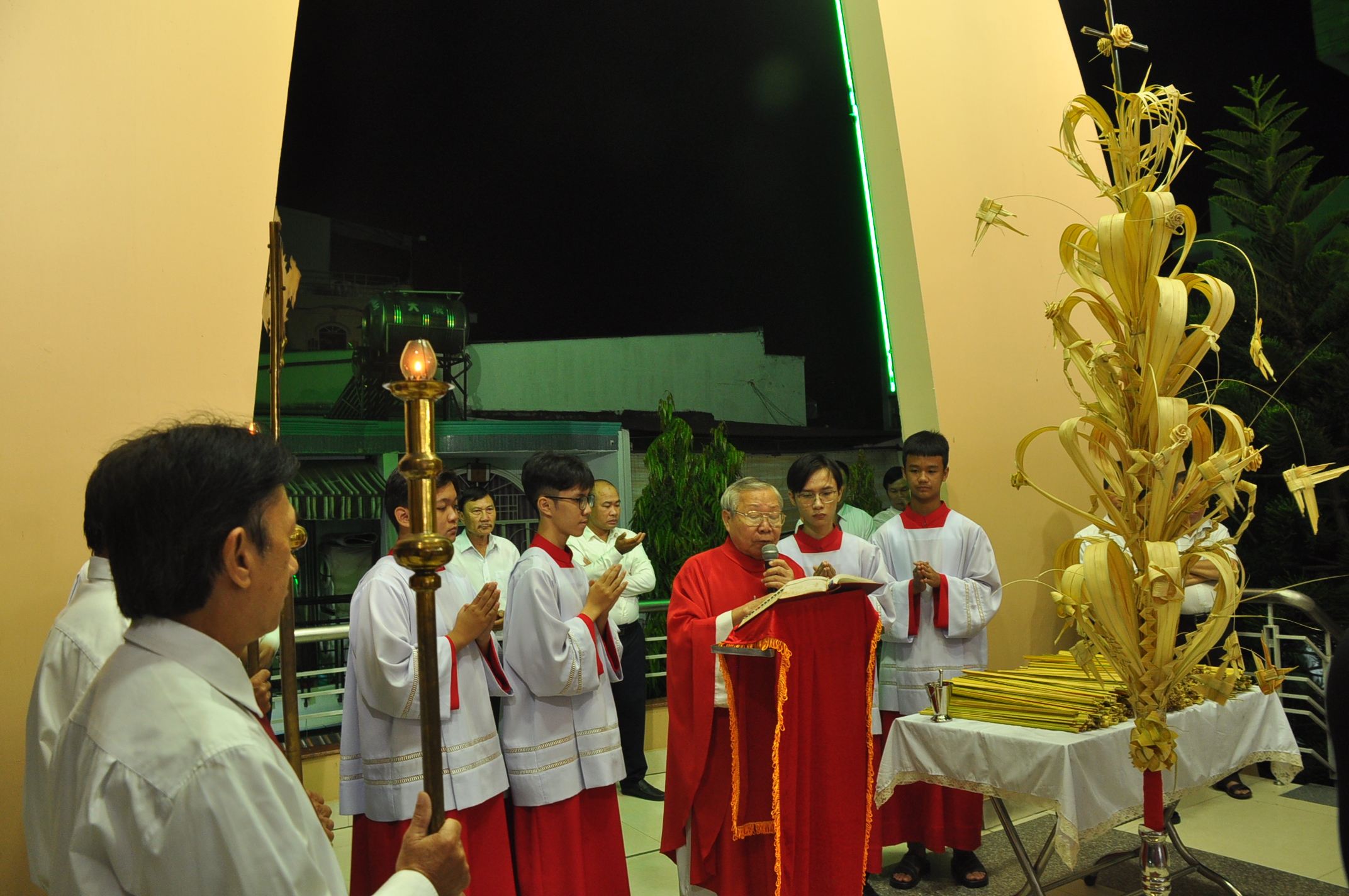 TUẦN THÁNH : THÁNH LỄ LÁ