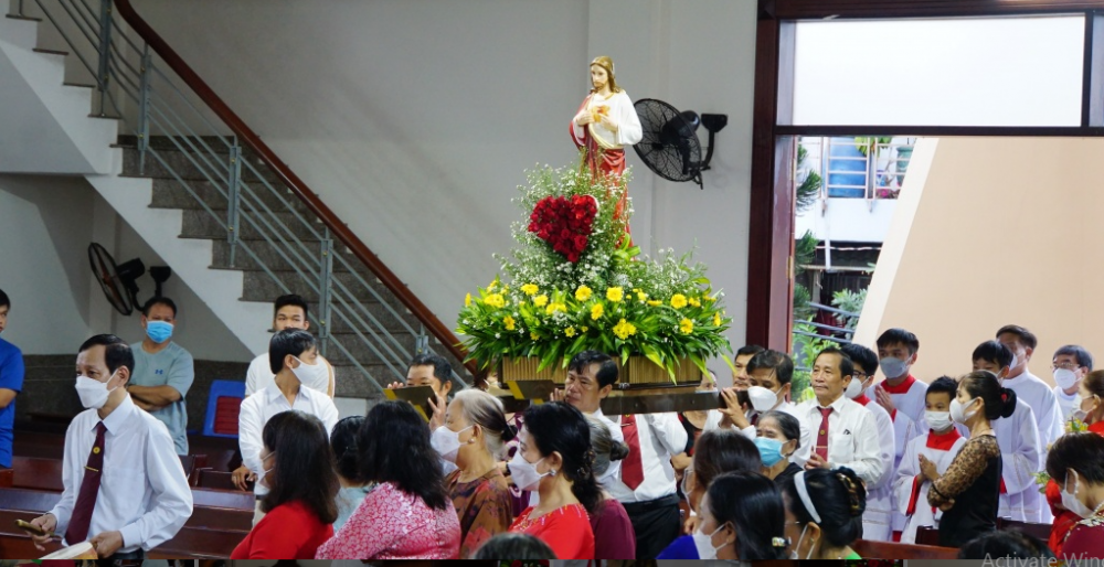 GIA ĐÌNH PHẠT TẠ THÁNH TÂM MỪNG LỄ BỔN MẠNG