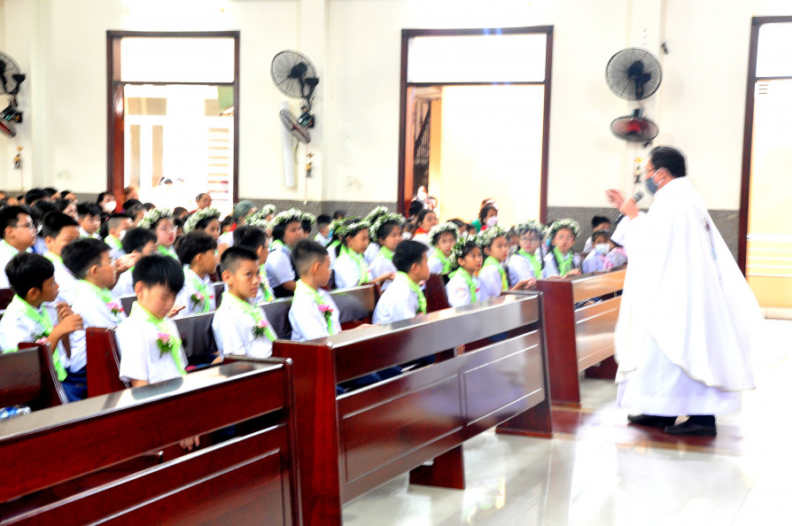 Thánh lễ Trao Ban Mình và Máu Thánh Chúa Kitô