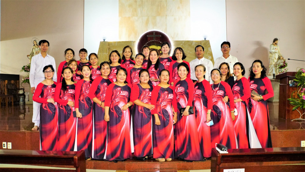 Ca đoàn Hiền Mẫu mừng bổn mạng