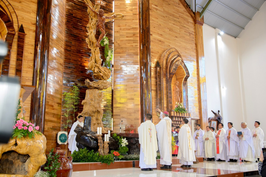 GIÁO XỨ IA BLỨ : NIỀM VUI NGÀY KHÁNH THÀNH