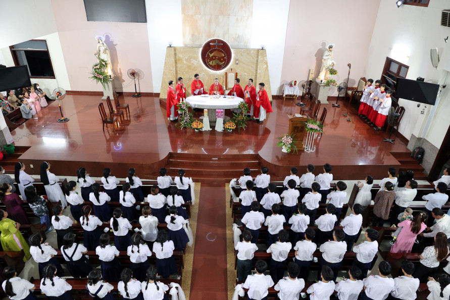 Thánh lễ Ban Bí Tích Thêm Sức