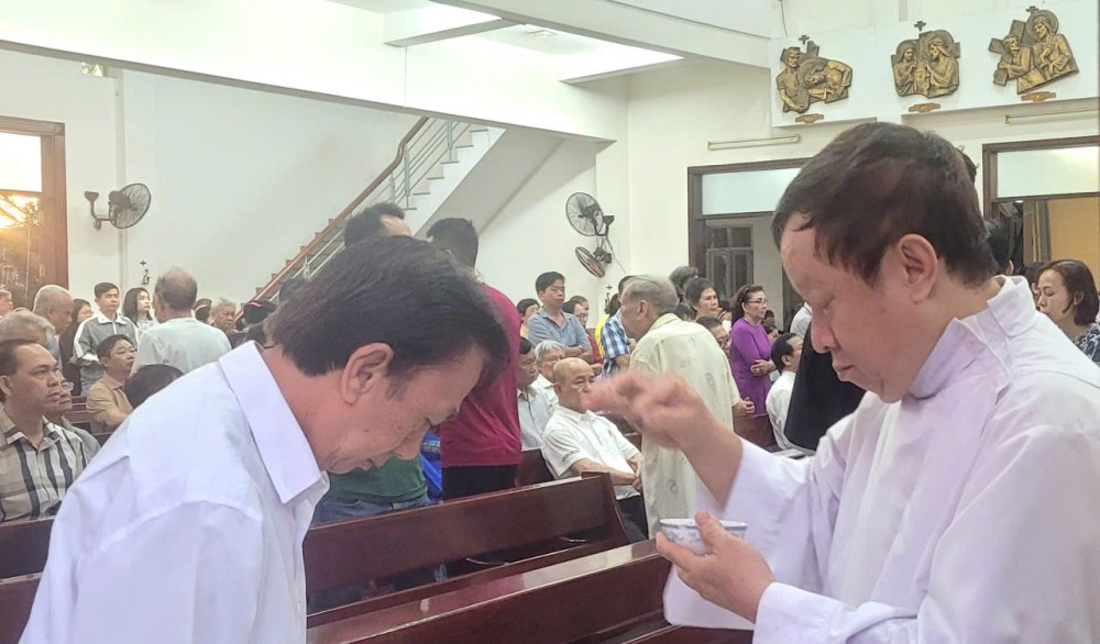 Thánh lễ Tro : Từ dấu Tro đến đổi mới tâm hồn