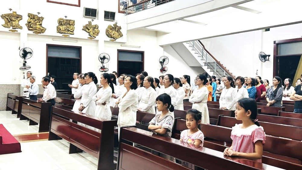 Le sinh nhat Duc Maria (2)