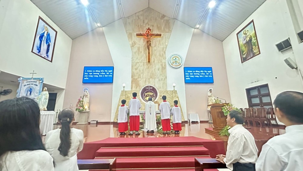 Le sinh nhat Duc Maria (3)